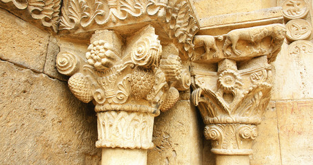 Detale arquitectónico,iglesia de Porqueres, Girona