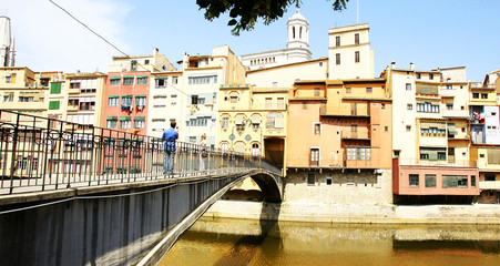 Fototapeta na wymiar Puente sobre el río Onyar, Girona