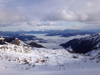 Fototapeta na wymiar Alpen und wintersportregion in Österreich