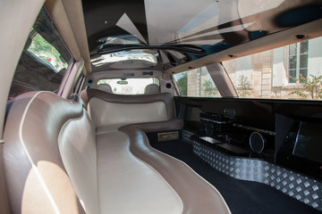 Intérieur  voiture de luxe limousine en cuir - obrazy, fototapety, plakaty