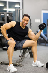 Fototapeta na wymiar man lifting weights