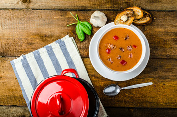 Goulash soup with crispy garlic toast