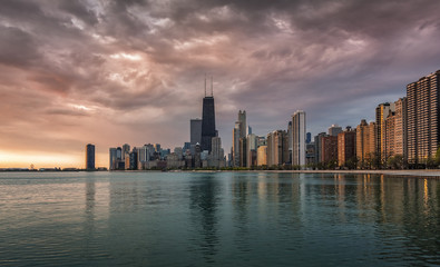 Fototapeta na wymiar Chicago Downtown beautiful sunrise with water reflections