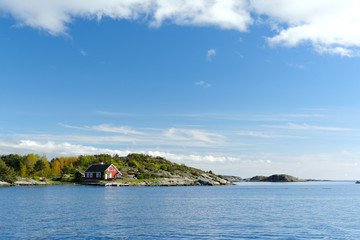 Domek norweski nad morzem - obrazy, fototapety, plakaty