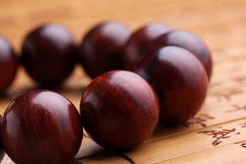 Obraz premium Lobular red sandalwood prayer beads bracelets