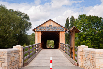 Fototapeta na wymiar Holzbrücke
