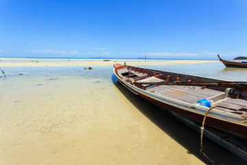 Naklejka premium Traditional Thai boat or long tail boat stand at the beach