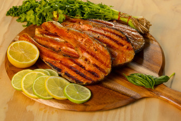 Salmon fillet with lime cooked on a grill