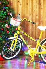 Fototapeta na wymiar Yellow bicycle near Christmas tree