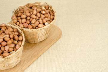 Raw peanuts