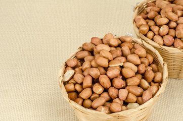 Raw peanuts