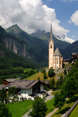 Fototapeta premium St Vincent Church in Heiligenblut