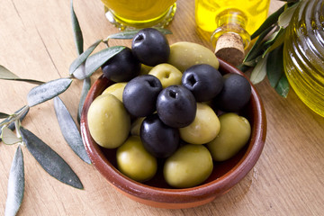 olives with virgin oil