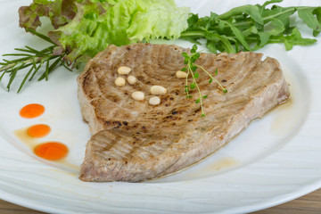 Grilled tuna steak