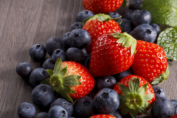 いちごとブルーベリー　Strawberries and blueberries