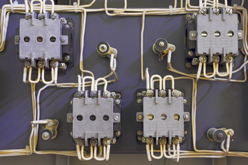 Supply by electricity.Electric circuit of the relay and contacts