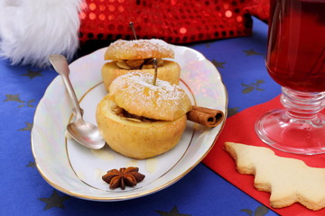 Baked apple with cookies and mulled wine