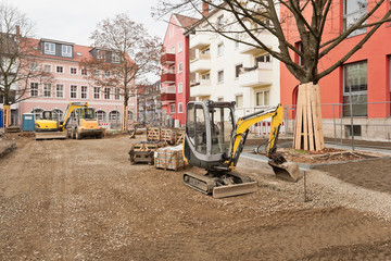 Strassenbau - Aufbringen und Verteilen der Schottertragschicht