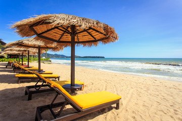 Obraz na płótnie Canvas Sun umbrella and sun loungers stand at the beach in Phuket, Thai