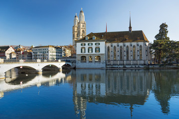Fototapeta na wymiar Helmhaus und Münster Zürich