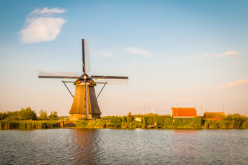 Fototapeta na wymiar Historians Dutch windmills near Rotterdam