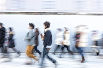 Japanese people walking in the city - obrazy, fototapety, plakaty