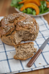Frisches Vollkornbrot