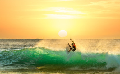 Surfer Surfing at Sunrise - obrazy, fototapety, plakaty