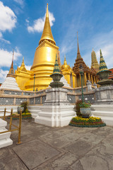 Fototapeta na wymiar chedi d'or du palais impérial, Bangkok, Thaïlande