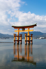 厳島神社の大鳥居 （安芸の宮島）