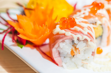 Fototapeta na wymiar Salmon sushi roll