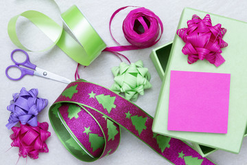 gift and sticky postit