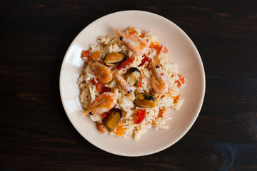 stir fried rice noodles with prawns and mussels