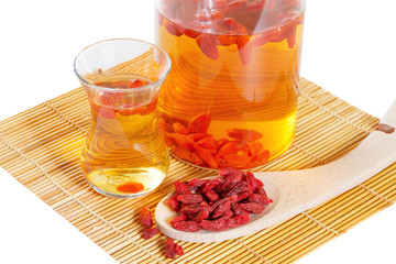 Infusion of goji berries with dry berries