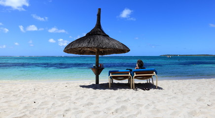 détente sur plage de l'île maurice