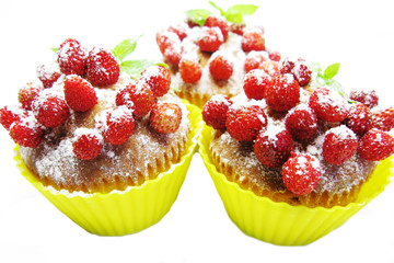 muffin cakes with wild strawberry berries