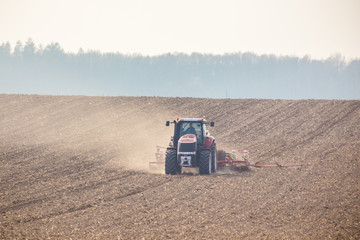 Obraz premium Tractor on the field