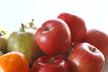 Fototapeta na wymiar リンゴ　ラフランス　柿