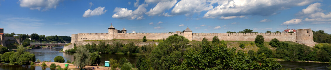 Fototapeta na wymiar Ivangorod fortress at the border of Russia and Estonia..