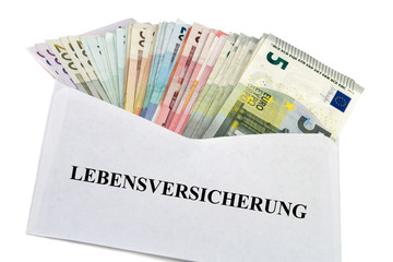 Geldscheine im Briefumschlag - Lebensversicherung