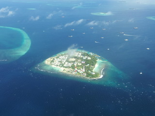 Luftaufnahme einer Malediveninsel