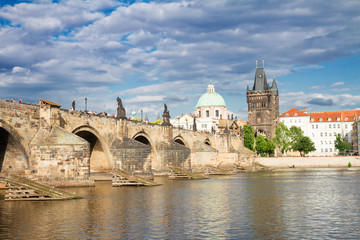 Obraz premium Charles bridge over river Vltava