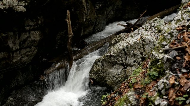 flowing water in djavolji prolaz