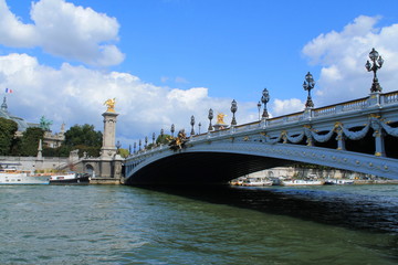 Fototapeta na wymiar Le pont Alexandre-III à Paris, France