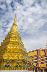 Fototapeta premium Gold chedi at the Grand Palace Complex, Bangkok
