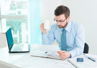 Young businessman drinking coffee