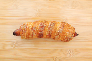 まな板にのせた フランクロール パン