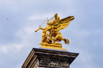 Gold statue in Paris - 73684352