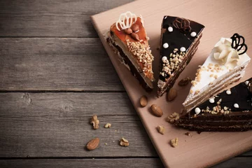 Foto op Plexiglas Dessert taart op oude houten achtergrond