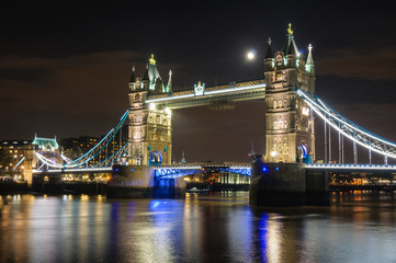 Fototapeta na wymiar Moon over Tower Bridge
